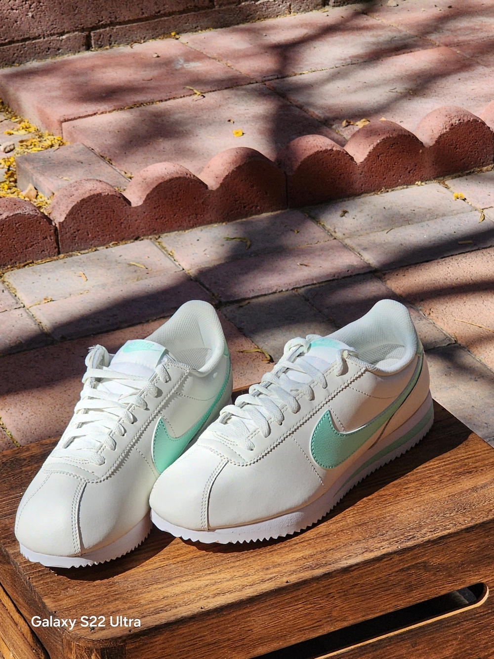 Nike Women’s Classic Cortez Mint Leather Sneakers Size 9